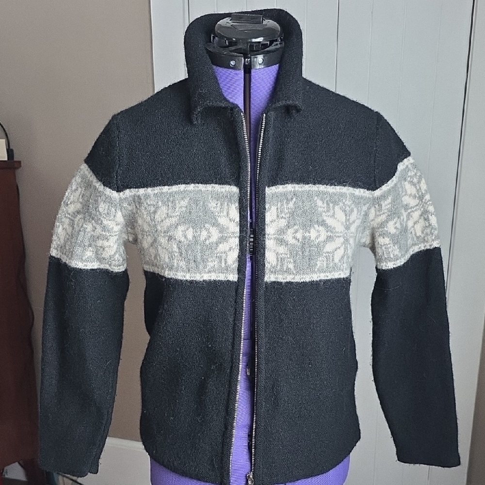 Casual Corner Black and Cream Patterned Zippup Sweater